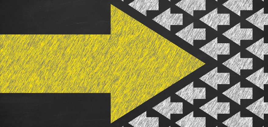 A large yellow arrow moving right faces a group of white arrows moving left showing the flow of data